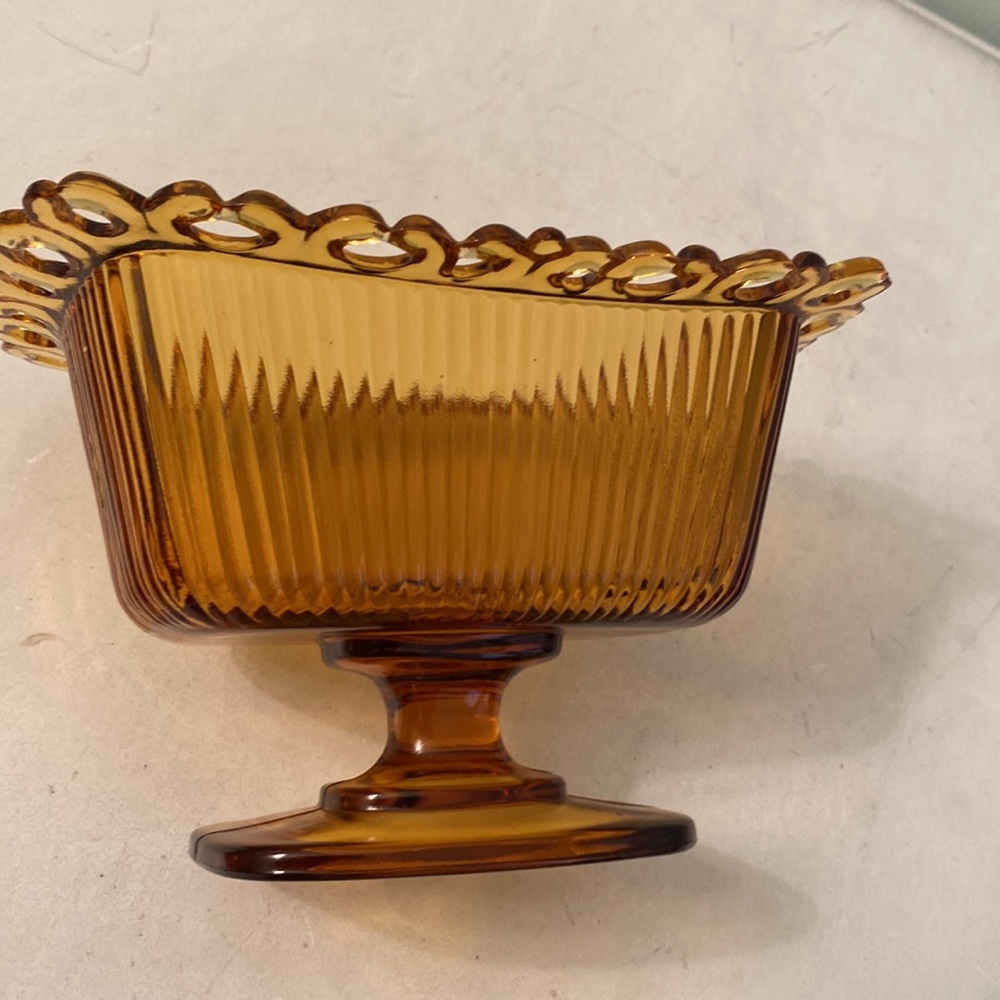 Amber glass  square pedestal  bowl with lid - Picture 9 of 10